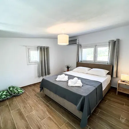 Loutra أغيا باراسكيفي