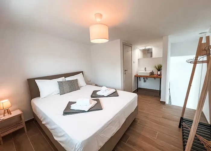 Nyaraló Loutra Ajía Paraszkeví