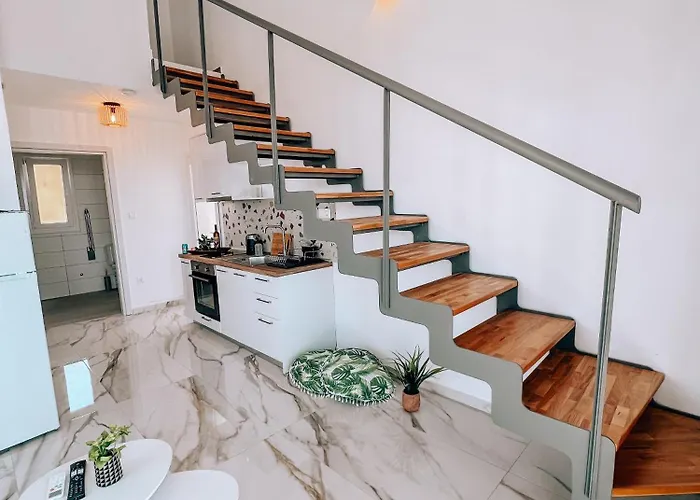 Nyaraló Loutra Ajía Paraszkeví