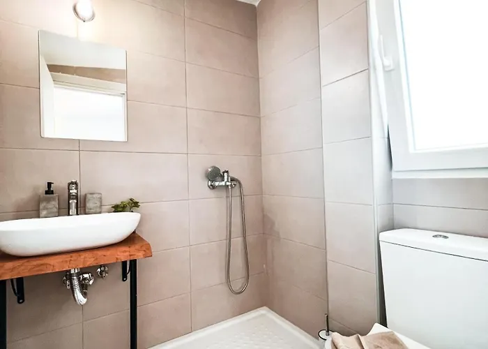 Loutra Nyaraló Ajía Paraszkeví