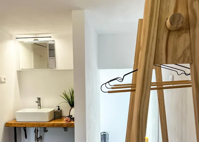 Nyaraló Loutra Ajía Paraszkeví